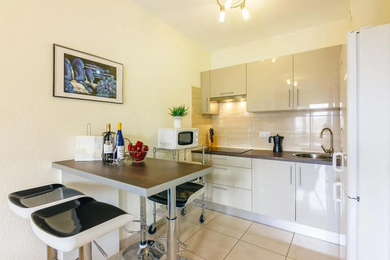 Two Bedroom Paraiso 아데제